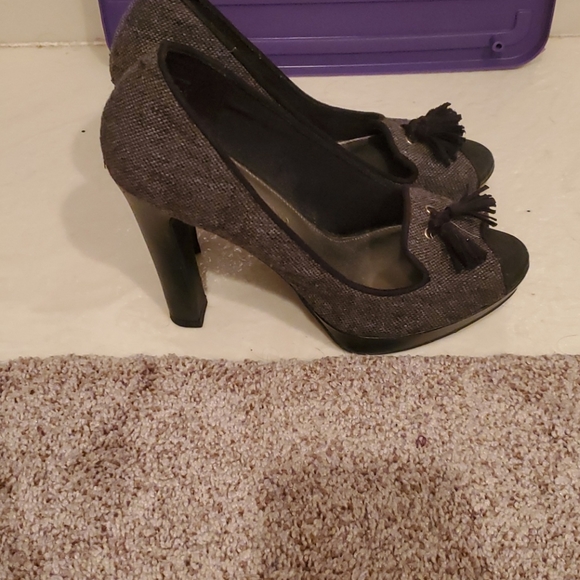 Heels - Picture 2 of 4